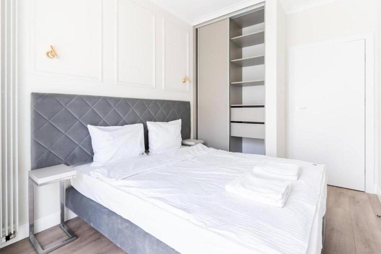 Apartamenty Mennica Residence - Golden Apartments Varsó Kültér fotó